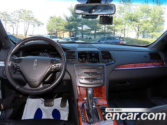 Lincoln MKS 2014 — photo 7