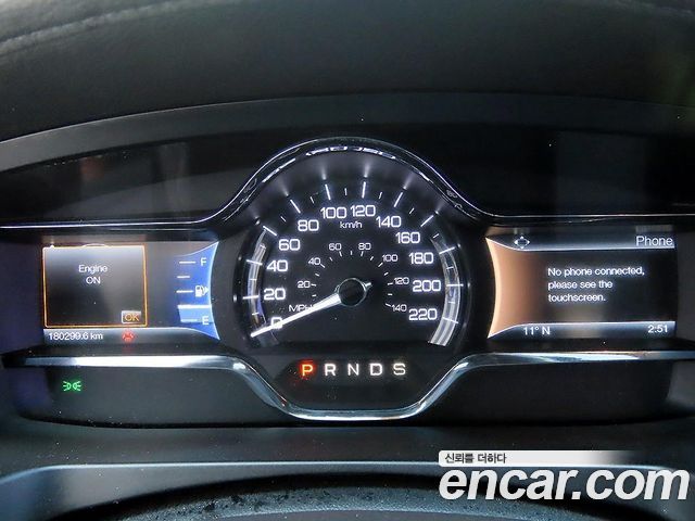 Lincoln MKS 2014 — photo 9