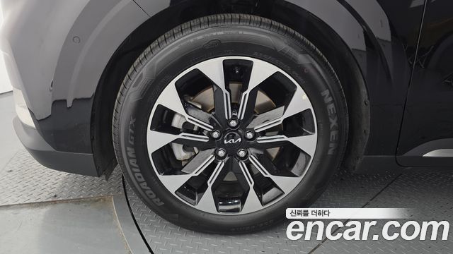 Kia Canival 2023 — photo 5