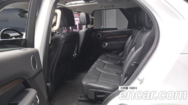 Land Rover Discovery 2017 — photo 13