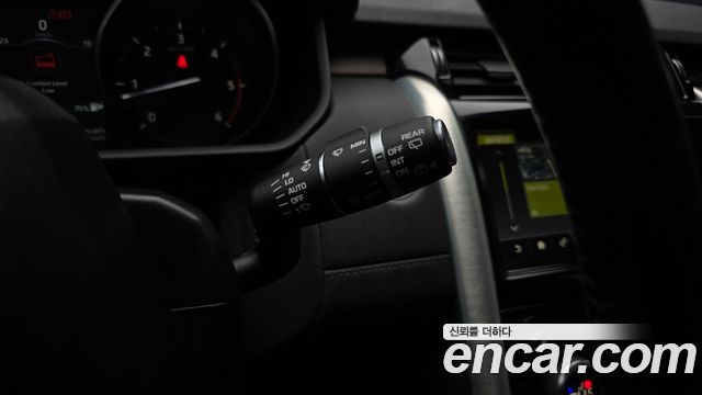 Land Rover Discovery 2017 — photo 17