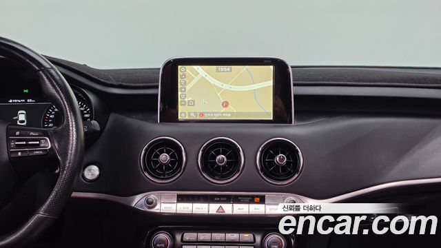 Kia Stinger 2018 — photo 16