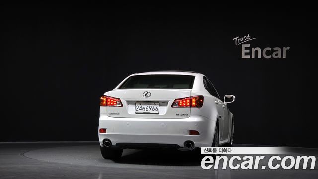 Lexus IS 2010 — photo 4