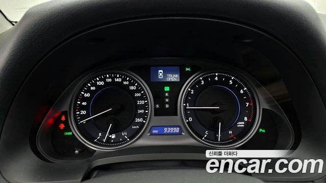 Lexus IS 2010 — photo 8
