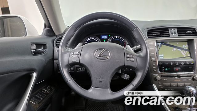 Lexus IS 2010 — photo 13