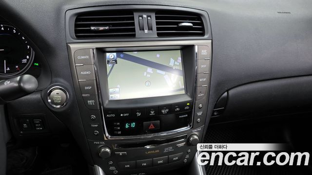 Lexus IS 2010 — photo 14