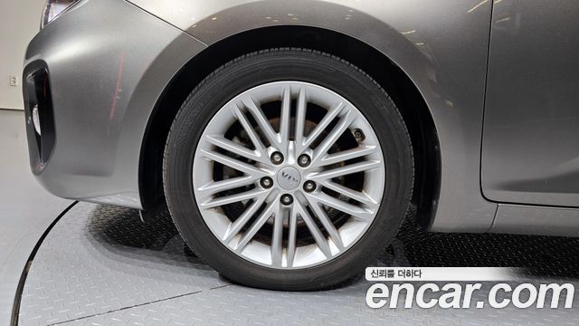 Kia Carens 2018 — photo 5