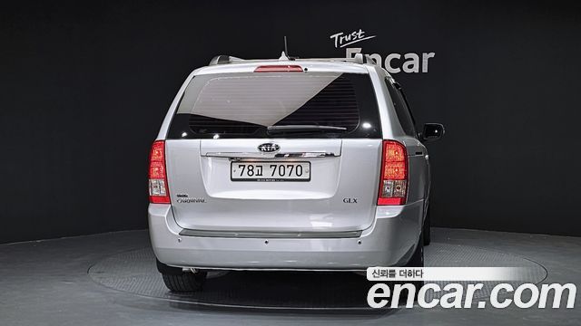 Kia Canival 2011 — photo 4