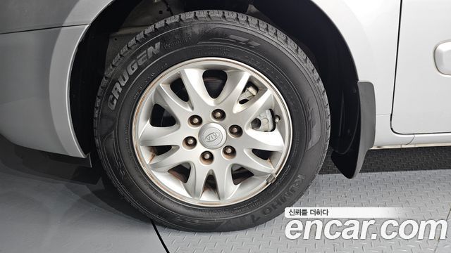 Kia Canival 2011 — photo 5