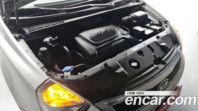Kia Canival 2011 — photo 6