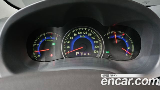 Kia Canival 2011 — photo 8