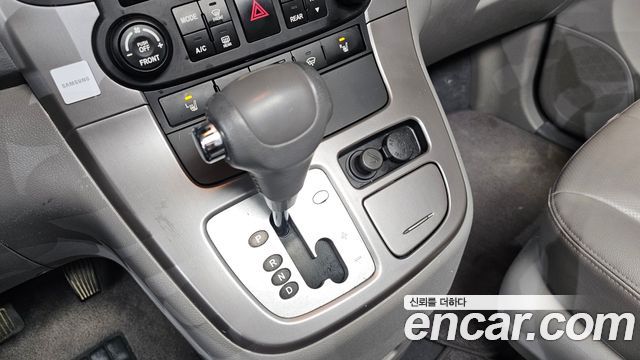 Kia Canival 2011 — photo 9