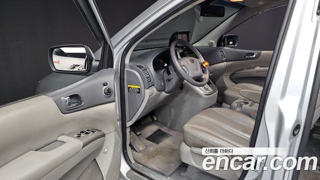 Kia Canival 2011 — photo 11