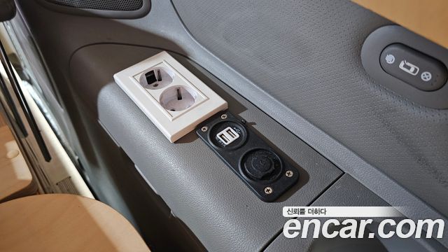 Kia Canival 2011 — photo 19