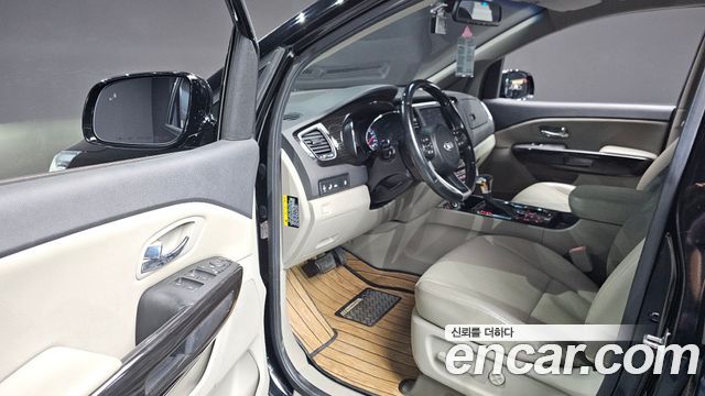 Kia Canival 2020 — photo 11