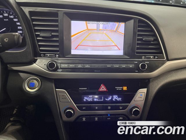 Hyundai AVANTE 2016 — photo 15