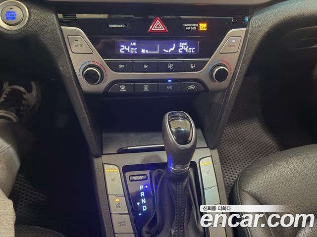 Hyundai AVANTE 2016 — photo 16