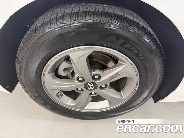 Hyundai AVANTE 2016 — photo 19