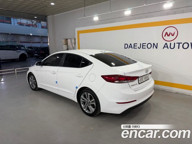 Hyundai AVANTE 2018 — photo 4