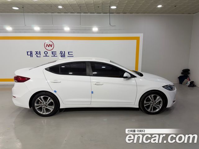 Hyundai AVANTE 2018 — photo 8