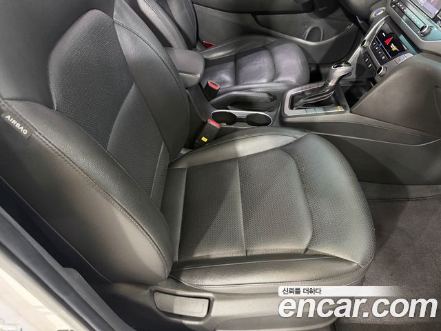 Hyundai AVANTE 2018 — photo 11