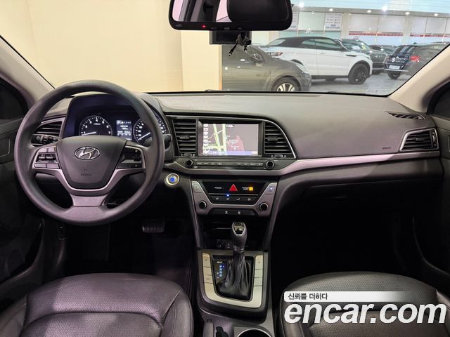 Hyundai AVANTE 2018 — photo 14