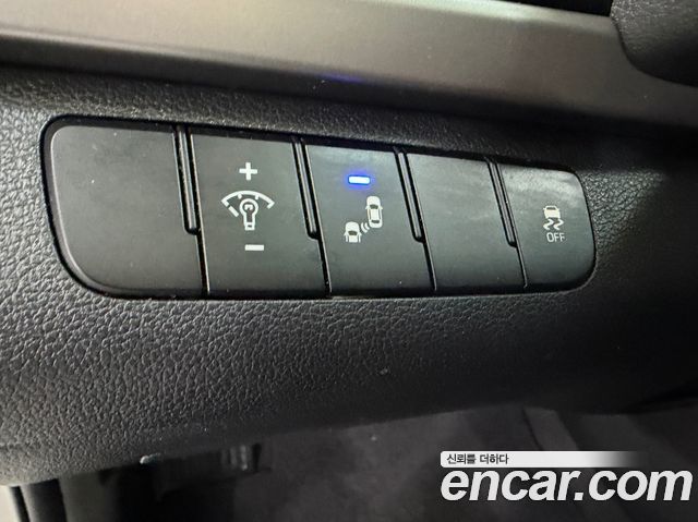 Hyundai AVANTE 2018 — photo 17