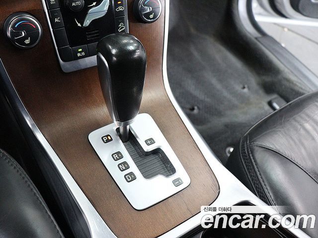Volvo XC70 2012 — photo 9