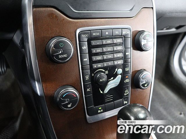 Volvo XC70 2012 — photo 10
