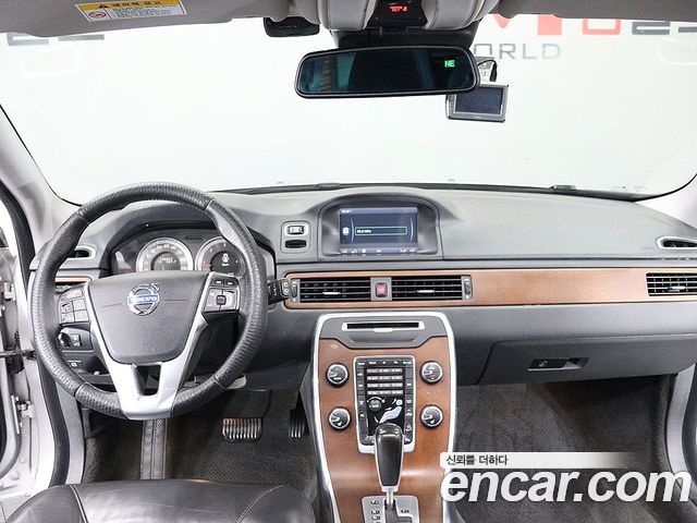 Volvo XC70 2012 — photo 15