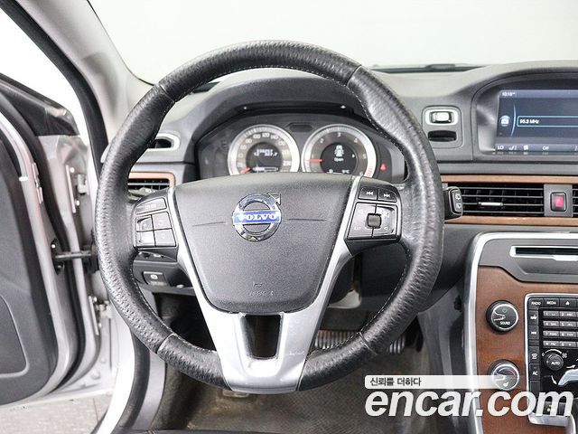 Volvo XC70 2012 — photo 16