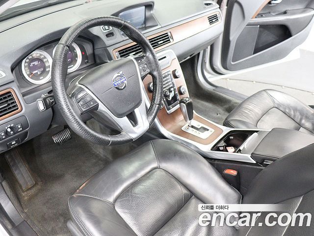 Volvo XC70 2012 — photo 18