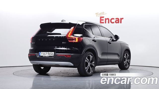Volvo XC40 2022 — photo 2