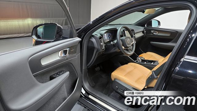 Volvo XC40 2022 — photo 11