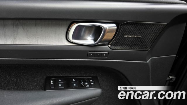Volvo XC40 2022 — photo 18