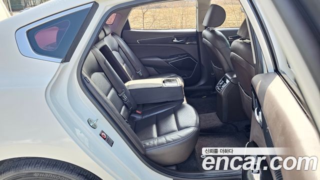 Kia K7 2016 — photo 11
