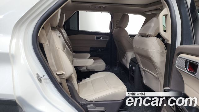 Ford Explorer 2021 — photo 12