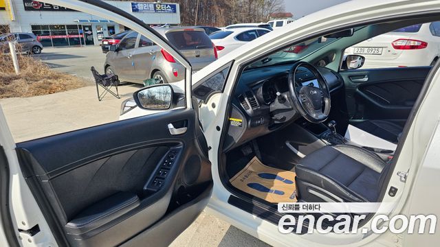 Kia K3 2015 — photo 10