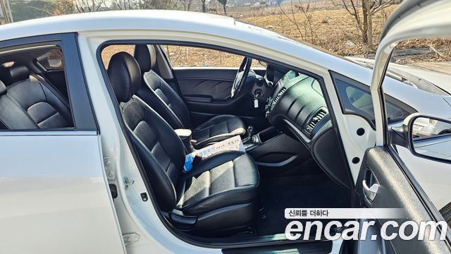 Kia K3 2015 — photo 13
