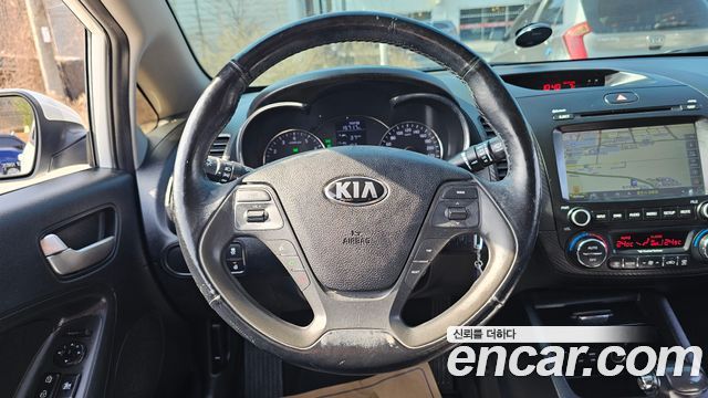 Kia K3 2015 — photo 17