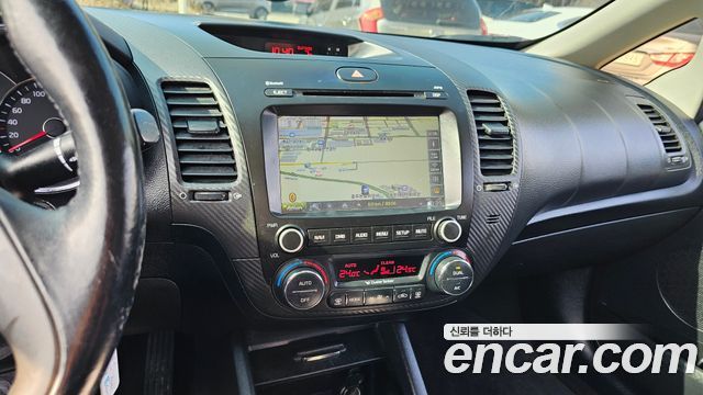 Kia K3 2015 — photo 18
