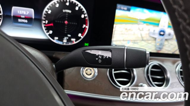 Mercedes-Benz E-Class 2018 — photo 9