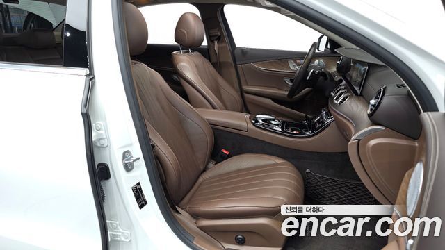 Mercedes-Benz E-Class 2018 — photo 10