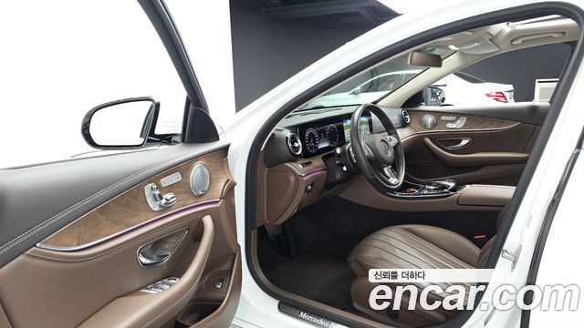 Mercedes-Benz E-Class 2018 — photo 11