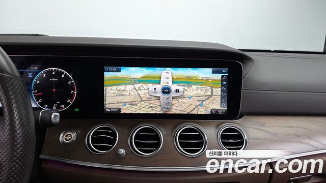 Mercedes-Benz E-Class 2018 — photo 14