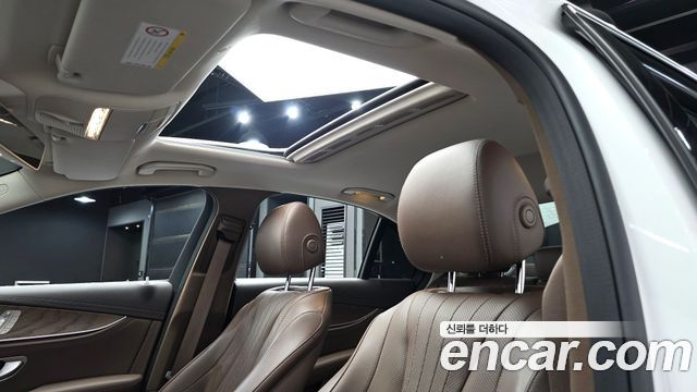 Mercedes-Benz E-Class 2018 — photo 16