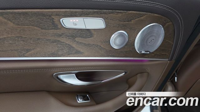 Mercedes-Benz E-Class 2018 — photo 18