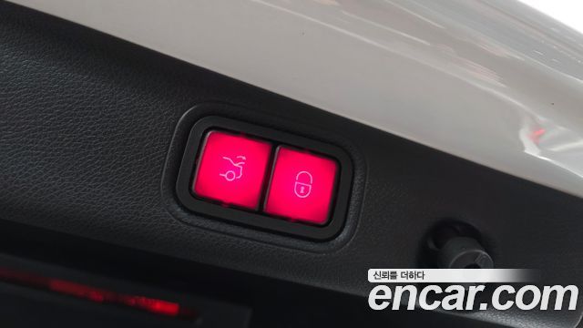Mercedes-Benz E-Class 2018 — photo 20