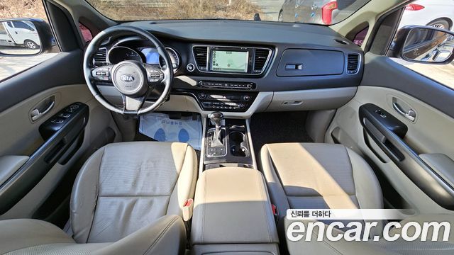 Kia Canival 2015 — photo 7
