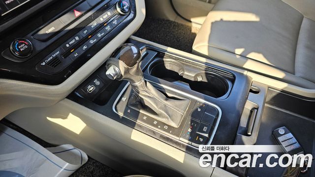 Kia Canival 2015 — photo 9